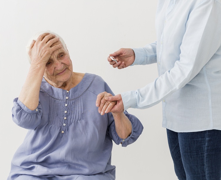 Alzheimer’s Disease Treatments: A Guide to Current Medications & Therapies