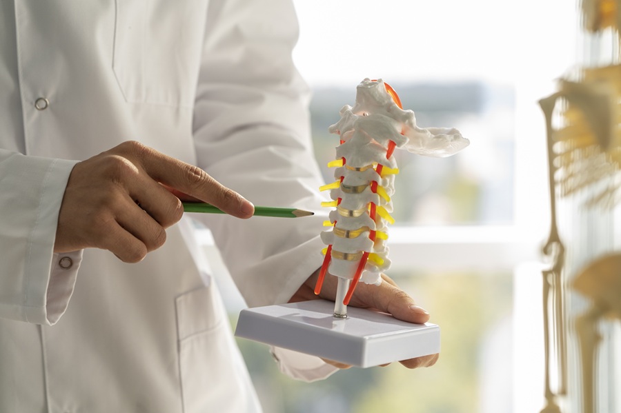 Spinal Cord Injury: Symptoms and Causes